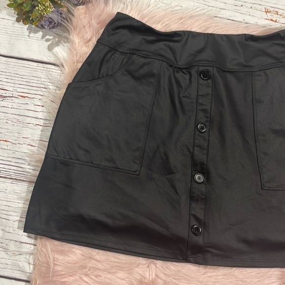 Foray Golf Leather Look Black Button Front Active Golf Tennis Skirt - Picture 4 of 10
